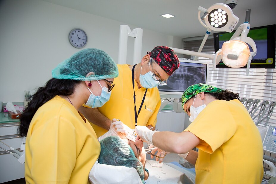 Kieferchirurgie in der Türkei | Kosten, Kliniken, Chirurgen – 2025